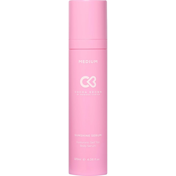 Cocoa Brown Sunshine Serum Medium 120ml fuktighetsgivende selvbruning i en slank rosa flaske med hvit tekst