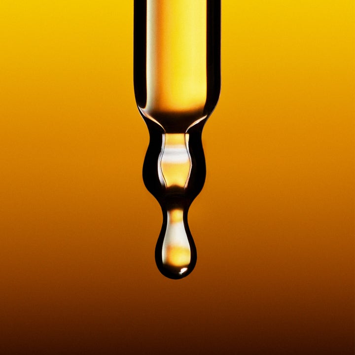 Jorgobé Antioxidant Self-Tan Drops 30 ml selvbruningsdråper som gir glød med en gyllen dråpe fra en glasspipette.