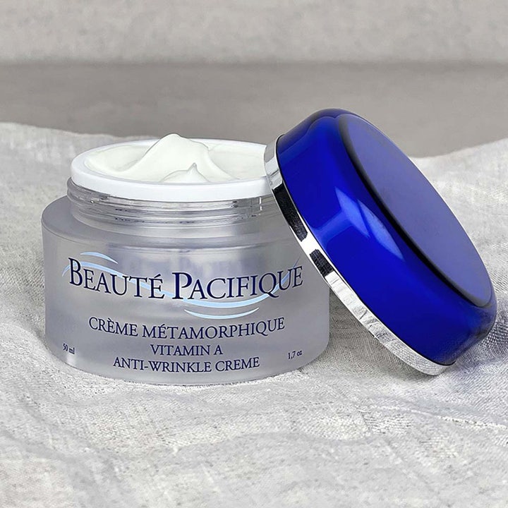 Beauté Pacifique Crème Métamorphique 50 ml nattkrem mot rynker i krukke av frostet glass med hvit krem og blått lokk