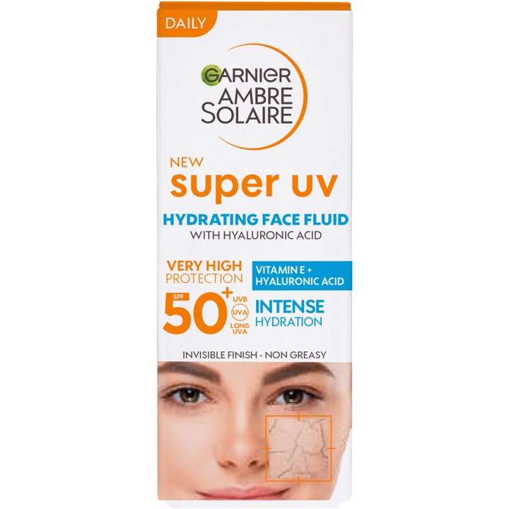 Garnier Ambre Solaire Super UV Fluid 40 ml fuktighetsgivende solkrem i eske med SPF 50 og bilde av et ansikt