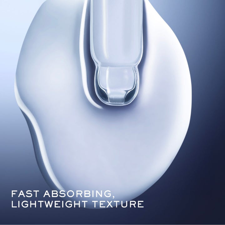 Lancôme Génifique Glow-Up øyekrem med lett tekstur som absorberes raskt og gir fuktighet til huden.
