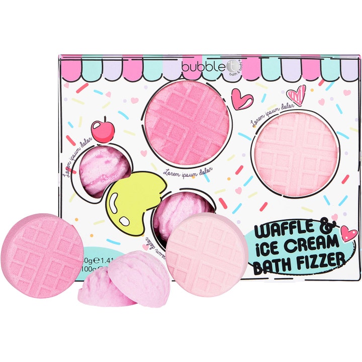 Bubble T Waffle & Ice Cream Bath Fizzer 400g badebomber som gir et avslappende bad med rosa vaffel- og iskremfigurer