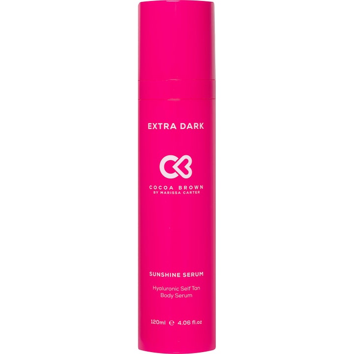 Cocoa Brown Sunshine Serum Extra Dark 120 ml fuktighetsgivende selvbruning i en slank knallrosa sylindrisk flaske