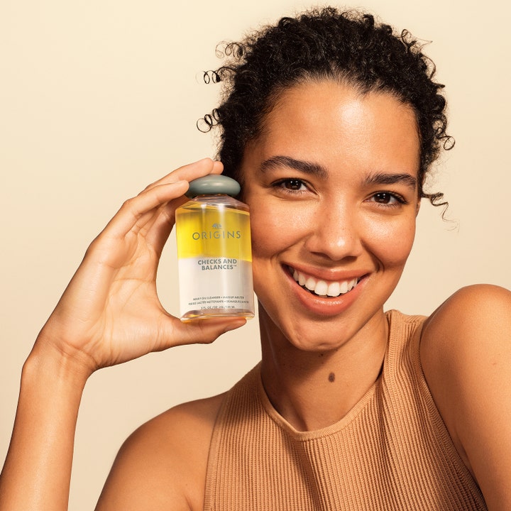 Origins Checks & Balances Milky Oil Cleanser 150 ml rengjøringsolje fjerner sminke i tofaset flaske hos kvinne