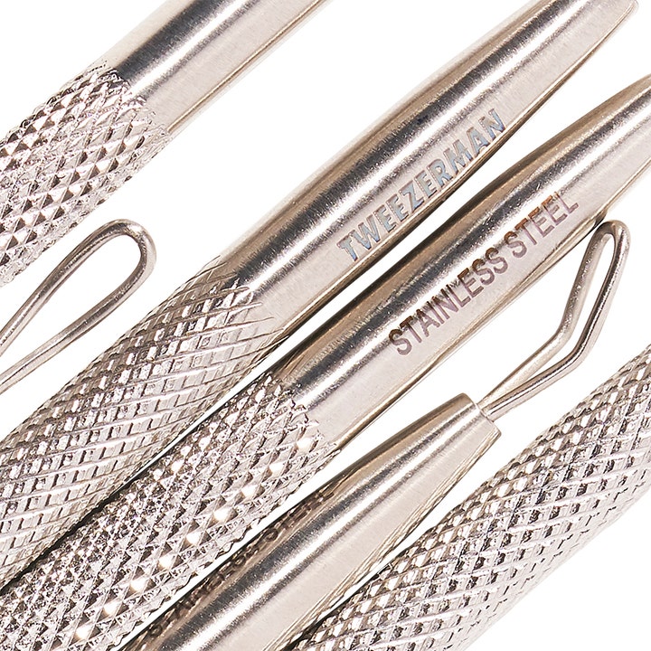 Tweezerman No Slip Skin Care Tool 1 stk hudpleieverktøy i rustfritt stål med riflet antiskligrep og løkker.