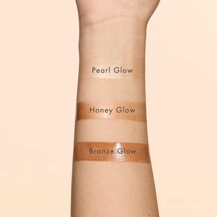 Hickap Honey Glow Serum 30 ml hyaluronsyreserum gir glød vist med fargeprøver av Pearl, Honey og Bronze Glow på arm.
