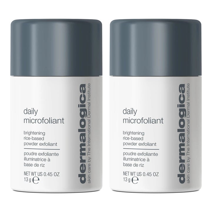 Dermalogica Daily Microfoliant 13 g eksfolierende ansiktspulver som gir glød i to hvite flasker med grått lokk.