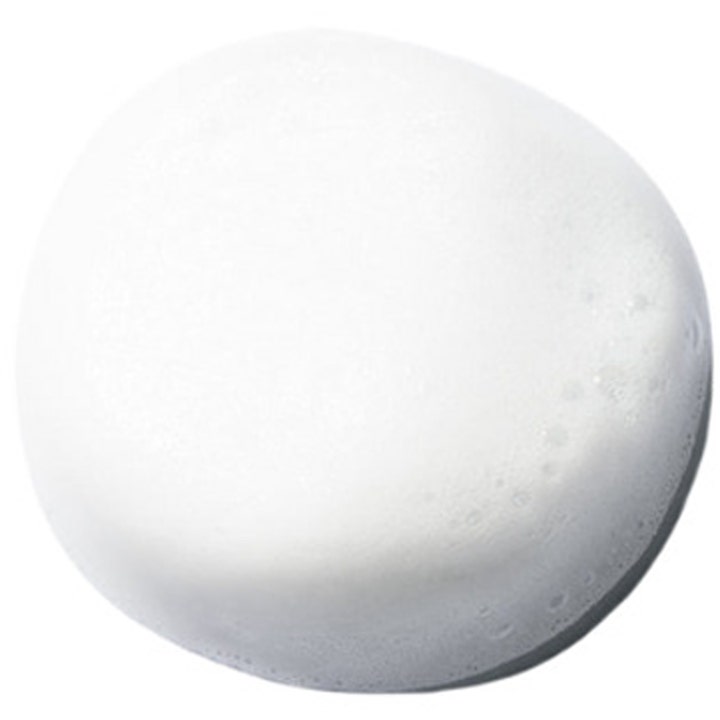 IDUN Minerals Cleansing Face & Eye Mousse 150 ml rengjøringsskum som viser en hvit og luftig skumtekstur