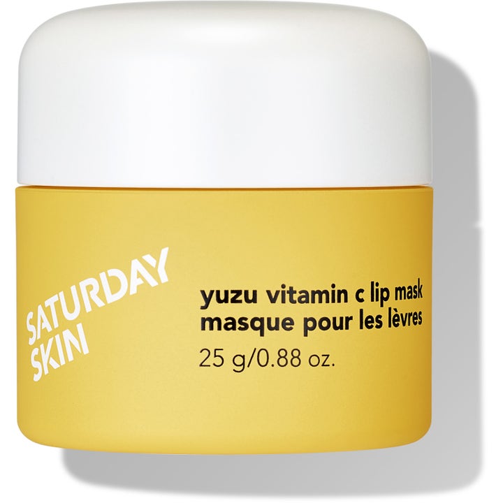 Saturday Skin Yuzu Vitamin C Lip Mask 25 g pleiende leppemaske i gul krukke med hvitt lokk som gir fuktighet