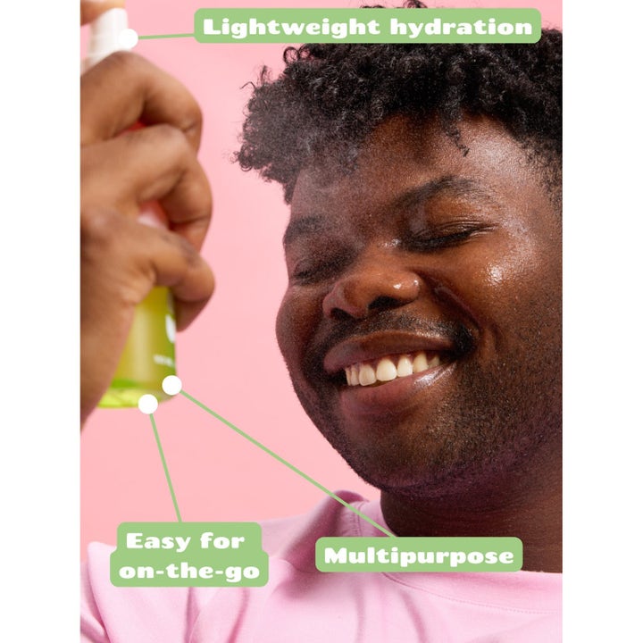 Smuuti Skin Watermelon Hydration Essentials Toner Mist 100 ml gir lightweight hydration på farten for en frisk glød.