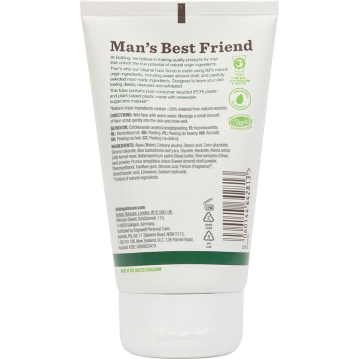 Bulldog Smooth Shave Prep 225 ml ansiktsskrubb baksiden av hvit tube med ingrediensliste og vegansk logo