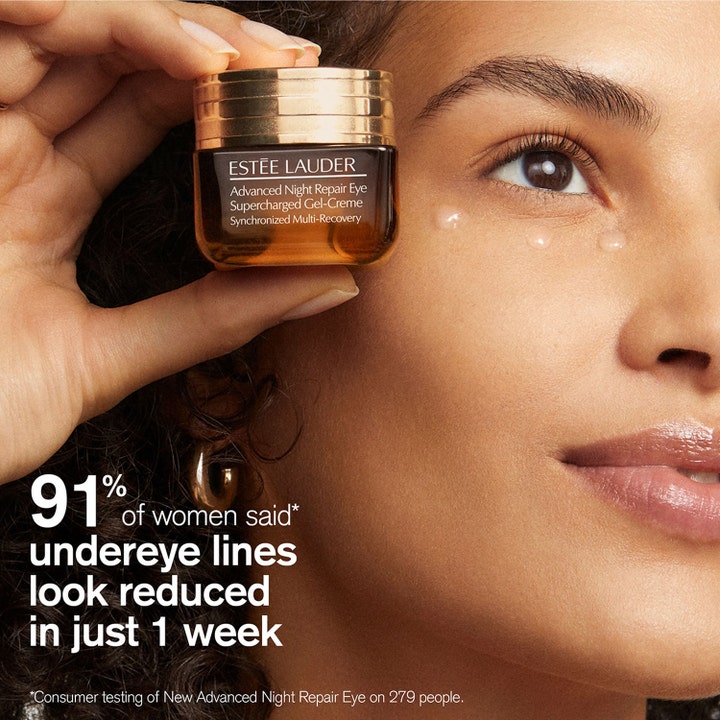 Estée Lauder Advanced Night Repair Eye 15 ml øyekrem mot linjer i brun krukke påført som dråper under øyet
