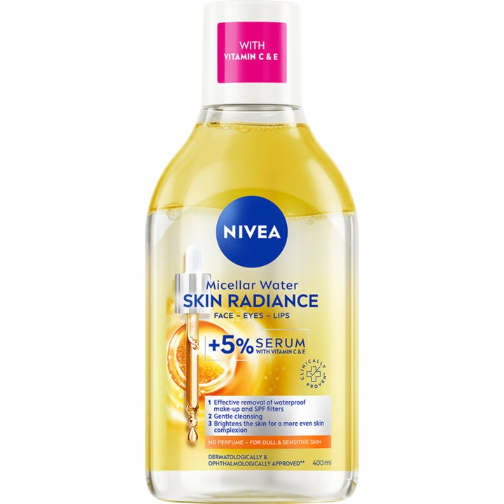 Nivea Skin Radiance Micellar Water 400 ml rens som gir glød i gjennomsiktig flaske med gul væske og hvit kork.