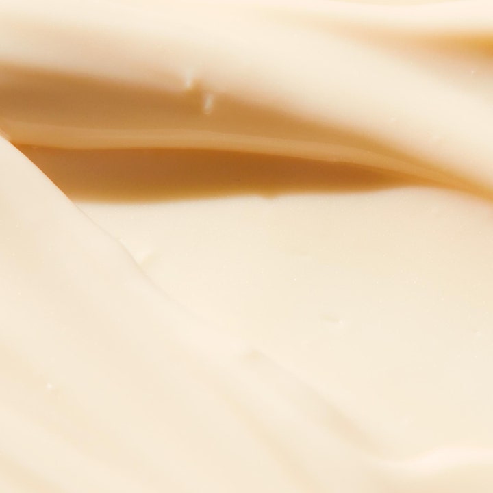Nuxe Sun Refreshing After Sun Lotion 200 ml fuktighetsgivende after sun med en silkemyk og lys beige kremtekstur