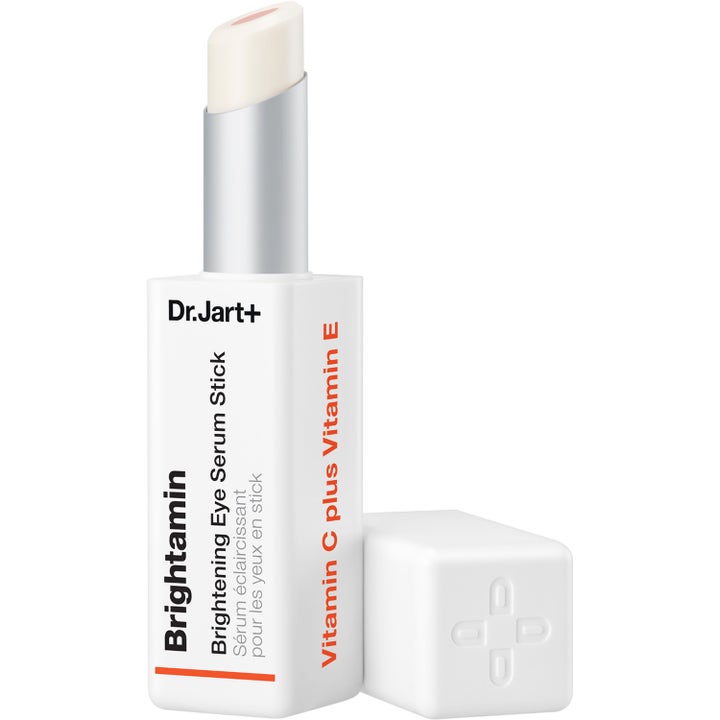 Dr.Jart+ Brightamin Brightening Eye Serum Stick som lysner huden med Vitamin C og E i hvit firkantet hylse med kremet stift