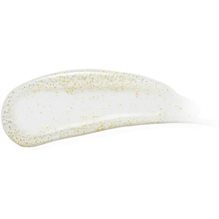 Origins GinZing Refreshing Scrub Cleanser 150 ml ansiktsskrubb har en klar geltekstur med små gule korn som eksfolierer.