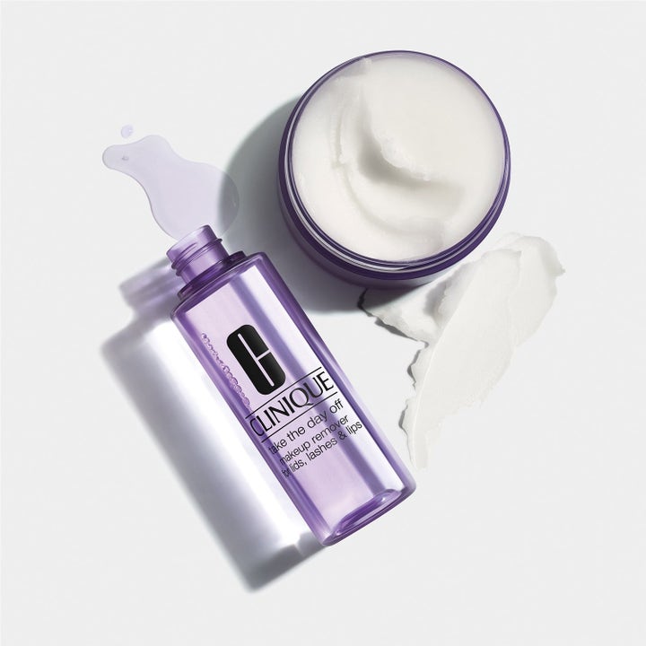 Clinique Nattpaketet 375 ml rensende ansiktspleie med lilla krukke med hvit balm og lilla flaske med flytende tekstur