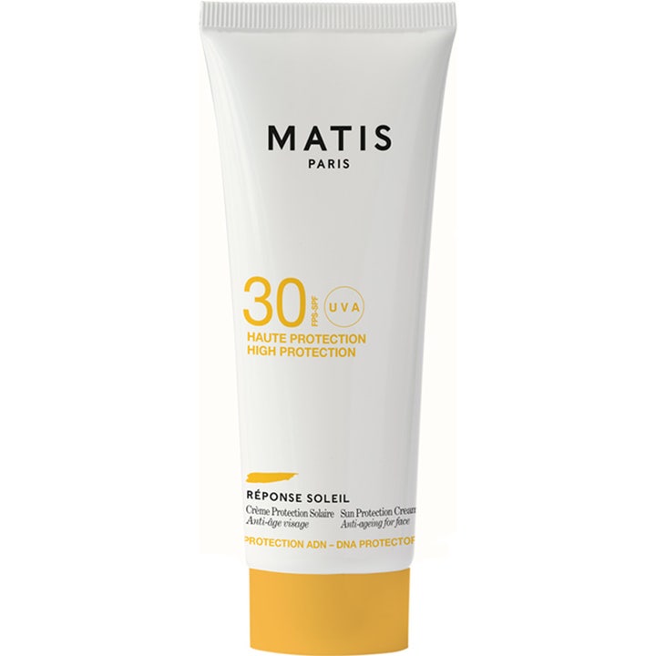 Matis Réponse Soleil SPF 30 solkrem gir anti-age solbeskyttelse for ansiktet i en hvit plasttube med gult lokk.