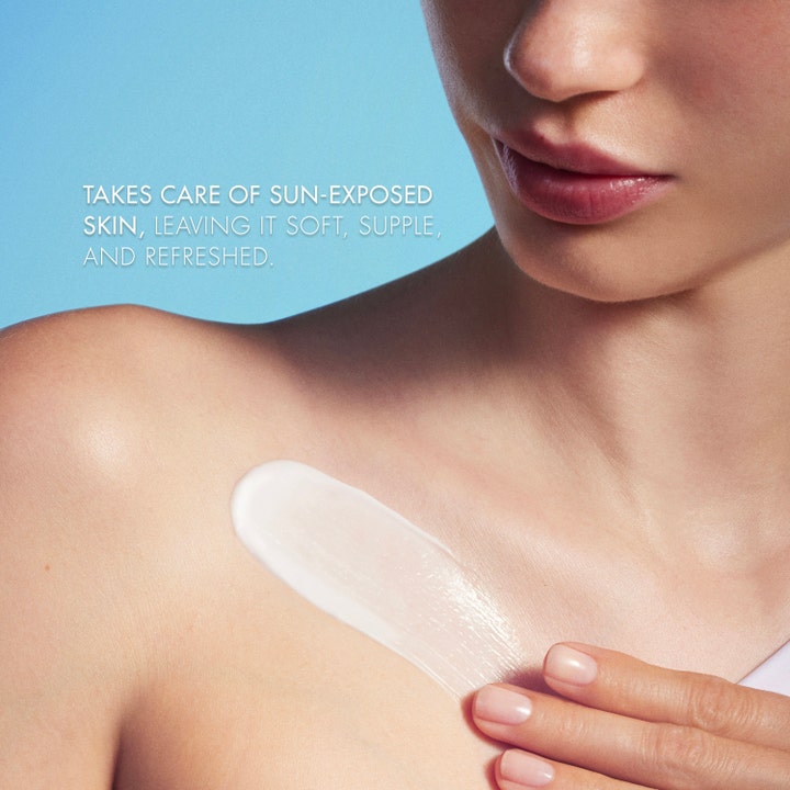 Biotherm Waterlover Sun Milky Spray SPF50 200 ml solkrem pleier huden med en hvit tekstur som gjør den myk og smidig.