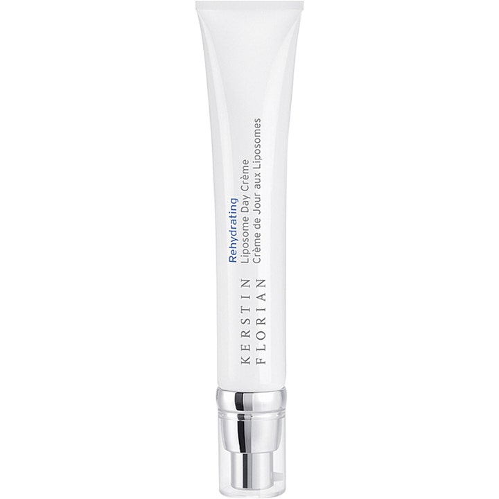 Kerstin Florian Rehydrating Liposome Day Crème fuktighetsgivende dagkrem i slank hvit tube med sølvfarget pumpe