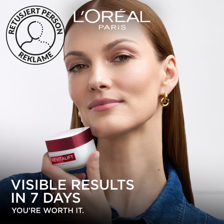L'Oréal Paris Revitalift 50 ml dagkrem som gir fastere hud vist i åpen hvit krukke med fyldig hvit tekstur.