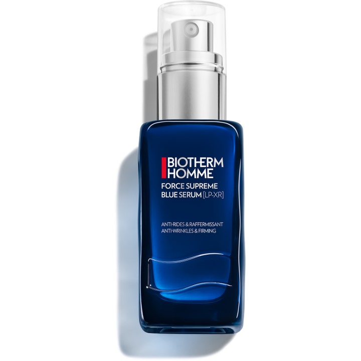Biotherm Homme Force Supreme Blue Serum oppstrammende anti-aging serum i dyp blå glassflaske med sølvfarget pumpe.