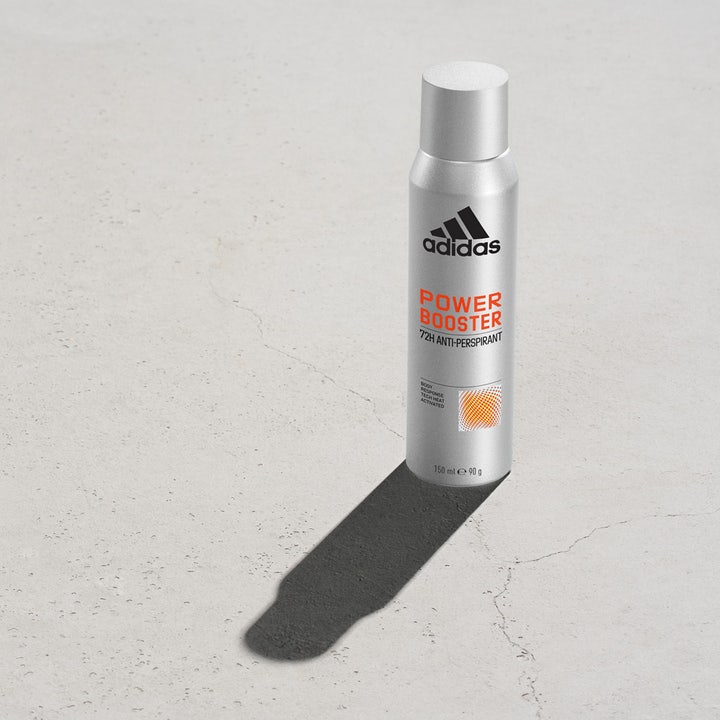 Adidas Adipower Booster 150 ml deodorant spray for herre i sølvfarget metallflaske med oransje detaljer