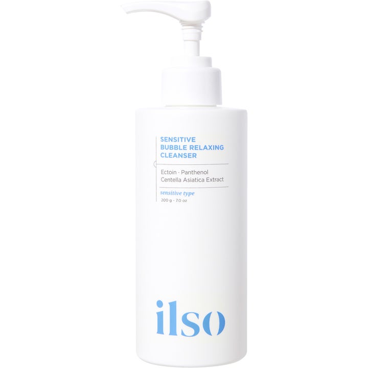 ilso Sensitive Bubble Relaxing Cleanser 200 g beroligende ansiktsrens i hvit pumpeflaske med blå tekst