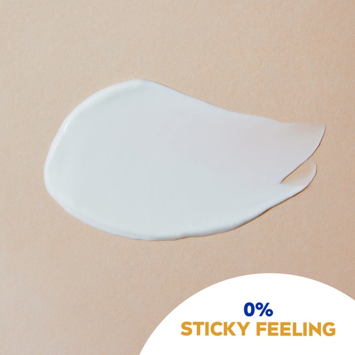 NIVEA Sun UV Face Shine Control 50 ml solkrem med hvit kremkonsistens som gir 0% sticky feeling