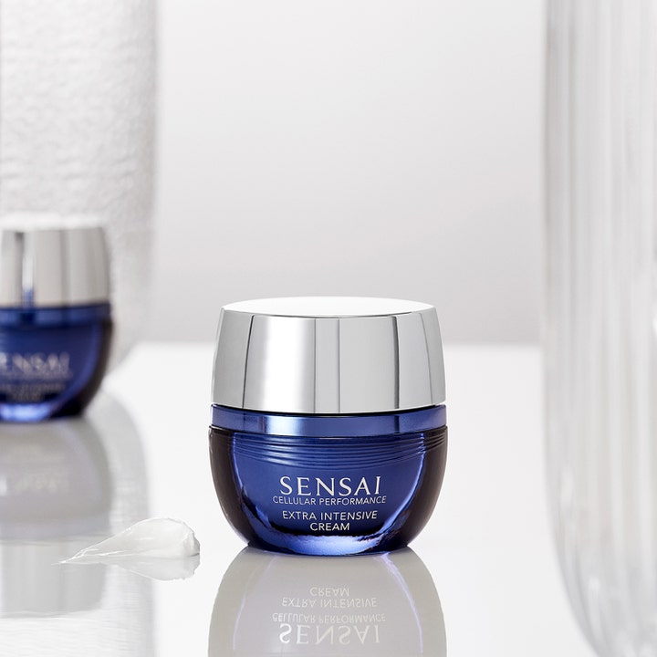 Sensai Cellular Performance Extra Intensive Cream 40 ml ansiktskrem i blå glasskrukke med sølvlokk og hvit krem