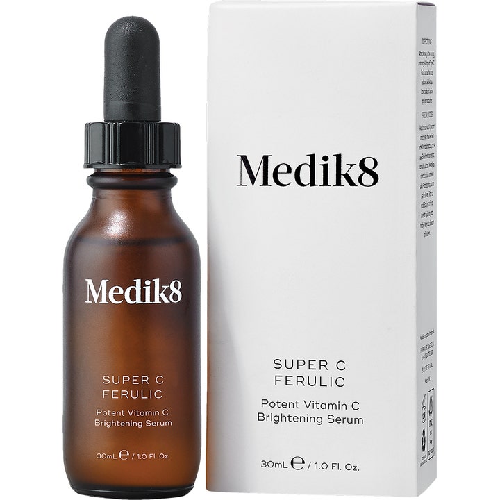 Medik8 Super C Ferulic 30 ml glødgivende serum i mørk glassflaske med pipette og hvit eske