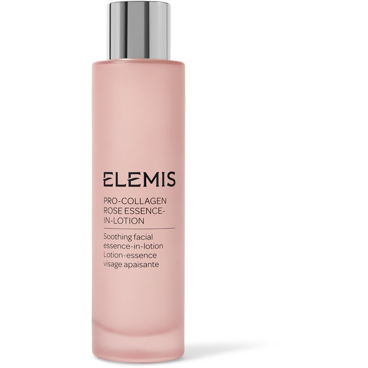 Elemis Pro-Collagen Rose Essence-In-Lotion beroligende ansiktspleie i rosa frostet flaske med sølvfarget kork.