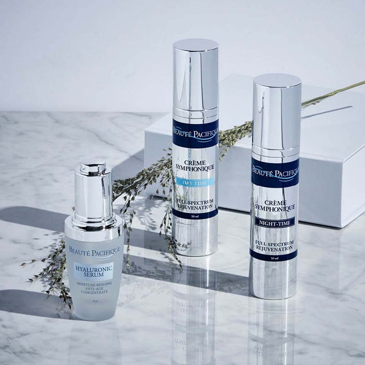 Beauté Pacifique Symphonique Night-Time 50 ml foryngende nattkrem i sølvfarget sylindrisk flaske med blå detaljer
