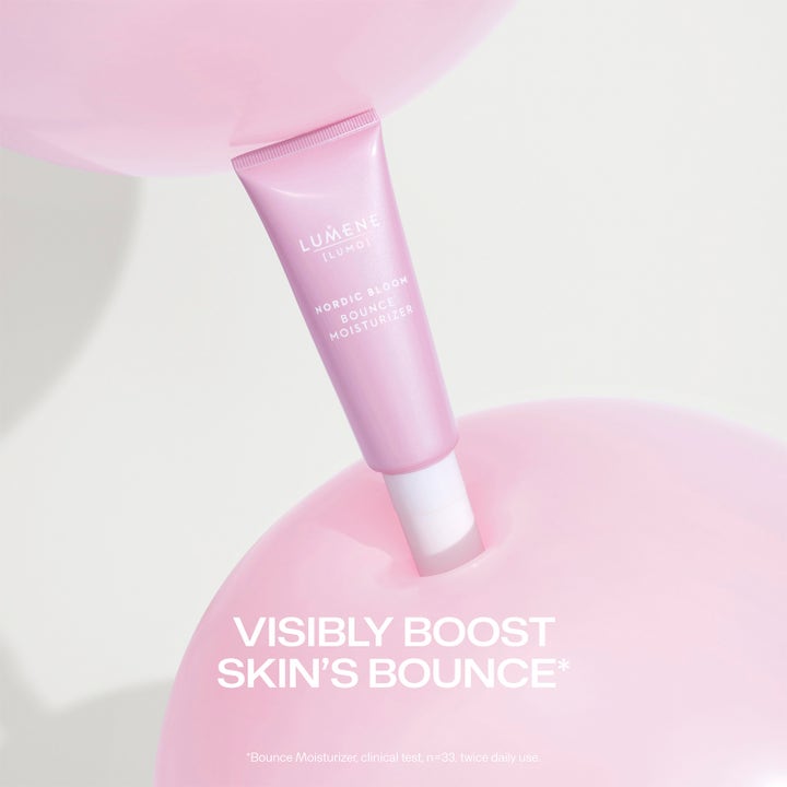 Lumene Bounce Eye Cream 10 ml spenstgivende øyekrem i rosa tube mellom rosa ballonger med hvit tekst.