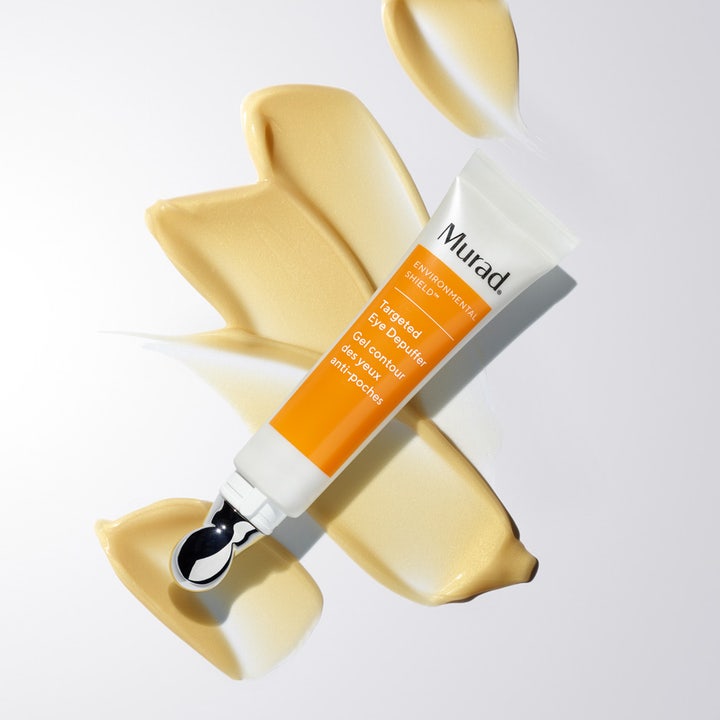 Murad Targeted Eye Depuffer 15 ml øyekrem mot mørke ringer i oransje tube med metalltupp og lys gul kremtekstur.