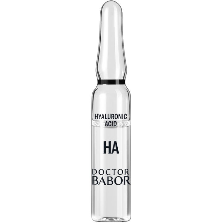 Doctor Babor Hyaluronic Acid Ampoule fuktighetsgivende serum i en klar glassampulle med sort tekst.