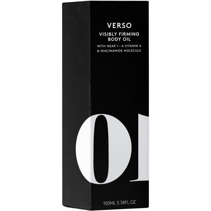 Verso N°10 Visible Firming Body Oil 100 ml oppstrammende kroppsolje i svart eske med hvit tekst og vitamin A