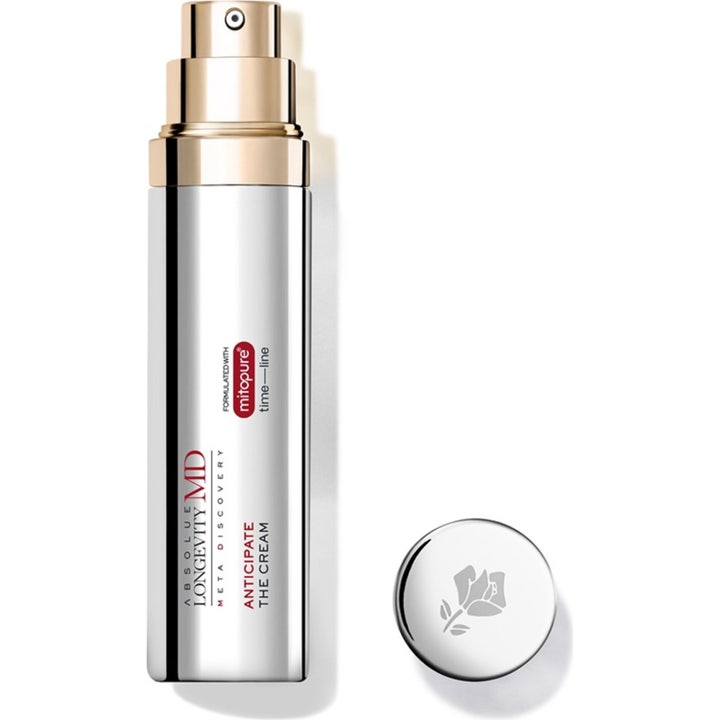 Absolute Longevity MD Anticipate The Cream ansiktskrem mot aldringstegn i sølvfarget flaske med gullfarget pumpe