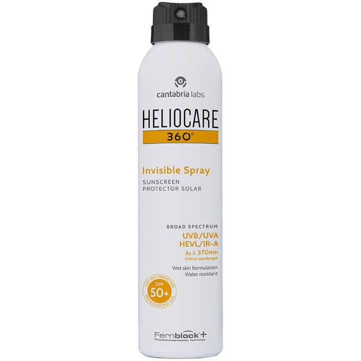Heliocare 360 Invisible Spray SPF 50+ vannresistent solkrem i hvit sprayflaske med svart sprayhode
