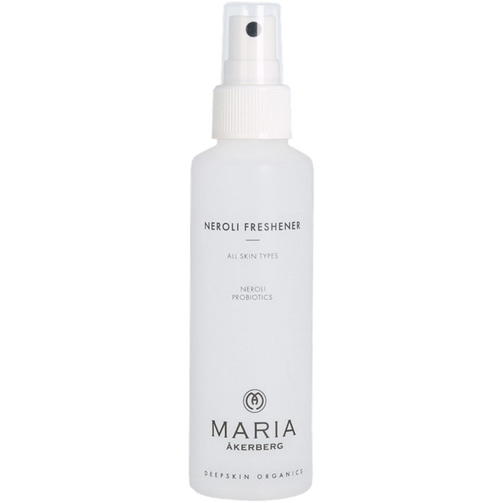 Maria Åkerberg Neroli Freshener 125 ml balanserende ansiktsvann i hvit frostet plastflaske med praktisk spraypumpe