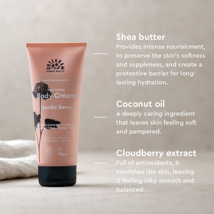 Urtekram Nordic Berry Body Cream 200 ml nærende bodylotion i ferskenfarget tube med tekst om sheasmør og kokosolje