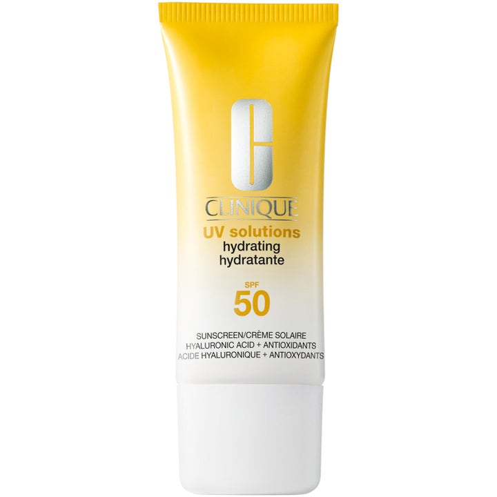 Clinique UV Solutions Hydrating Sunscreen SPF 50 fuktighetsgivende solkrem i gul og hvit tube med hvitt lokk