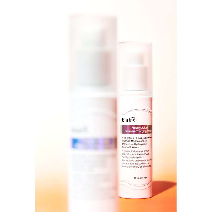 Klairs Freshly Juiced Vitamin Charging Serum 30 ml vitamin C-serum for glød i hvit pumpeflaske med rosa etikett