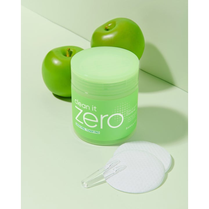 Banila Co Clean It Zero Green Peel Toner Pad 70 stk eksfolierende toner i lysegrønn boks med hvite pads og epler