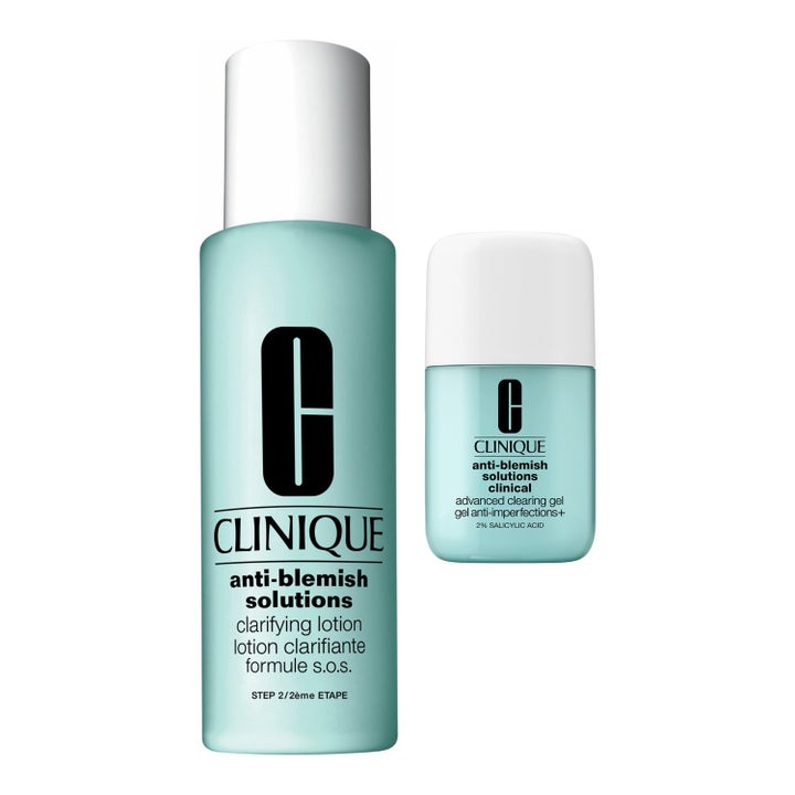 Clinique Anti-Blemish Solutions Clarifying Lotion og Clearing Gel mot kviser i lyseblå flasker med hvite korker