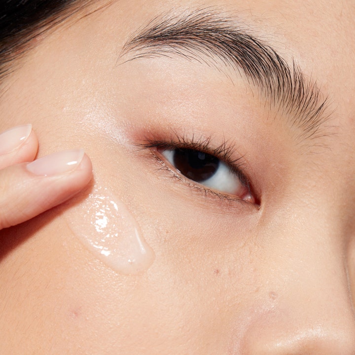 MAC Cosmetics Hyper Real Serumizer 15 ml fuktserum påføres huden og gir en glødende finish