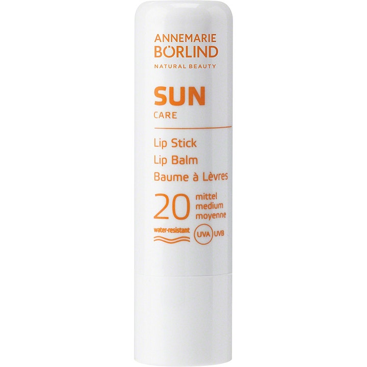 Annemarie Börlind Sun Care Lip Stick SPF 20 beskyttende leppepomade i hvit hylse med oransje detaljer.