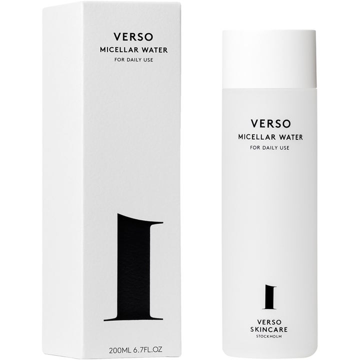 Verso N°1 Micellar Water 200 ml rensende ansiktsrengjøring i hvit flaske ved siden av hvit eske med svart tekst