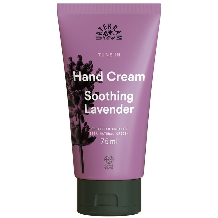 Urtekram Tune In Soothing Lavender 75 ml beroligende håndkrem i en lilla tube med mørkegrønn kork og lavendelmotiv