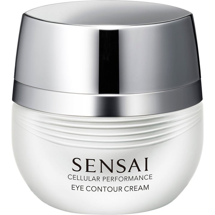Sensai Cellular Performance Eye Contour Cream i hvit krukke med sølvlokk som gir fuktighet til øyeområdet.